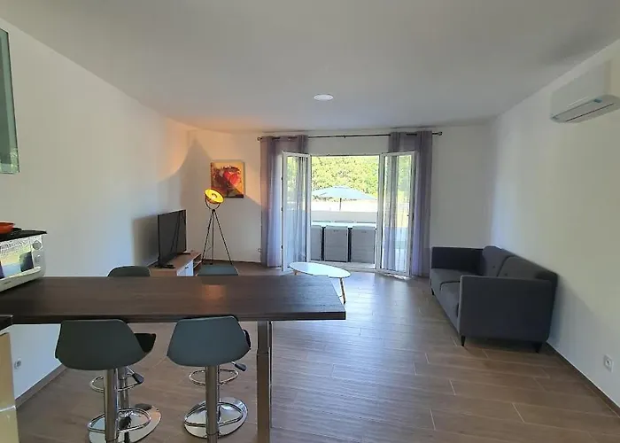 Oliviaaxelle Venzolasca